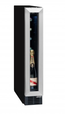 Монотемпературный винный шкаф, Climadiff модель AVU8TXA Монотемпературный винный шкаф Climadiff AVU8TXA с возможностью встройки предназначен для хранения 8 бутылок типа Бордо. Благодаря небольшим размерам эта модель без проблем разместится даже в самом небольшом пространстве под столешницей, а перенавешиваемая дверца ещё больше расширяет возможности установки шкафа. Модель снабжена четырьмя регулируемыми ножками. 6 металлических полок.
Причина уценки - небольшие повреждения на корпусе