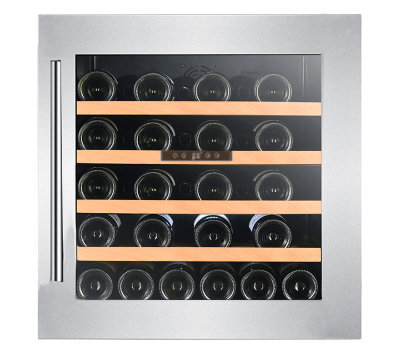 Монотемпературный шкаф, Climadiff модель CLI60 Монотемпературный винный шкаф Climadiff CLI60, рассчитанный на 44 бутылки (типа Бордо), позволяет подготовить вино к подаче. Шкаф оборудован перенавешиваемой дверцей и может быть интегрирован в колонну. Благодаря стеклянной двери с АУФ-тонировкой, гарантирующей защиту вин от солнечного света, можно изучать содержимое, не открывая шкаф. Полки из дерева обеспечивают безопасное размещение бутылок, а мягкая светодиодная подсветка придает шкафу элегантность.