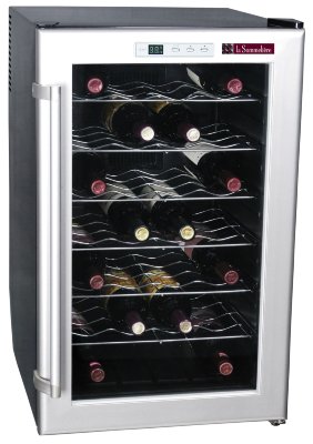 Монотемпературный шкаф, LaSommeliere модель LSC28 Монотемпературный винный шкаф La Sommeliere LSC28, рассчитан на 28 бутылок (типа Бордо). Благодаря прозрачной дверце винная коллекция постоянно остаётся на виду, а удобные металлические полки помогают с удобством разместить бутылки.