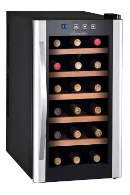 Монотемпературный винный шкаф, LaSommeliere модель LS18KB Монотемпературный винный шкаф La Sommeliere LS18KB, рассчитанный на 18 бутылок (типа Бордо) может быть удачно вписан в любой интерьер. Прозрачная дверца способствует эффектной демонстрации вашей винной коллекции, а практичные полки помогают с удобством разместить бутылки.