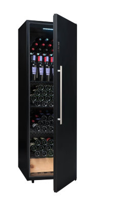 Мультитемпературный/монотемпературный шкаф, Climadiff модель PCLP251 Монотемпературный/мультитемпературный винный шкаф Climadiff PCLP251 на 248 бутылок (типа Бордо) предназначен для длительного хранения вин. Оптимальные условия для созревания винам обеспечивают глухая дверца с изображением замка на внутренней стороне, безопасные полки и система "Зима", благодаря которой шкаф может быть установлен в прохладном помещении, где температура не опускается ниже 0°C.