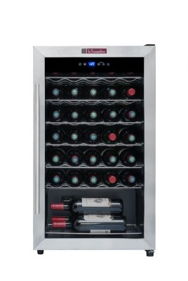 Монотемпературный шкаф, LaSommeliere модель LS34A Небольшой монотемпературный винный шкаф LaSommeliere LS34A позволяет хранить до 34 бутылок (типа Бордо). Стеклянная дверца шкафа имеет АУФ-тонировку, поэтому хорошо защищает вина. Практичные металлические полки обеспечивают оптимальное расположение бутылок в шкафу.