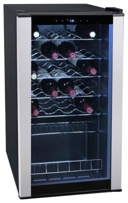 Монотемпературный винный шкаф Climadiff CLS28A на 28 бутылок Монотемпературный винный шкаф Climadiff CLS28A позволяет хранить 28 бутылок (типа Бордо). Вместительный, но компактный шкаф оснащен электронным термометром. Стеклянная дверца и мягкая подсветка дают возможность устанавливать шкаф как дома, так и в офисе.
Причина уценки - вмятина с правой стороны.