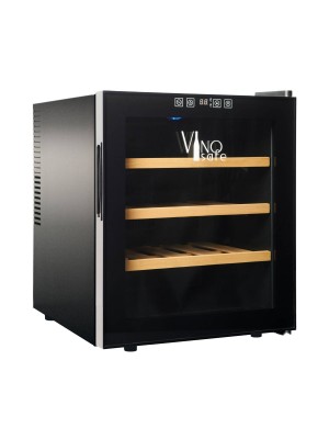 Однозонный шкаф Vinosafe модель VSF16AM Компактный винный шкаф VinoSafe VSF16AM — практичное решение для ценителей вина, которые хотят сохранить свою коллекцию. Внутри шкафа VinoSafe VSF16AM поддерживается температура 11-18 градусов, соответствующая температуре винного погреба. 
Поверхности шкафа выполнены из металла и покрыты чёрной краской, поэтому модель VSF16AM вписывается в любые интерьеры. В качестве охлаждающего элемента используется система Пельте, поэтому шума и вибраций при работе почти не возникает. 
На стекло дверцы нанесено покрытие, защищающее содержимое от УФ-лучей, губительных для вин. Внутреннее пространство холодильника VinoSafe VSF16AM дополнено мягким освещением. Чтобы удобно расположить бутылки, в шкафу имеется четыре съёмные полки из бука. На них можно разместить 16 бутылок, но при желании ёмкость шкафа можно увеличить, удалив одну или несколько полок. 
Управление шкафом не доставит сложностей: сенсорная панель поможет настроить и менять параметры, чтобы вина неизменно радовали вас вкусом.
