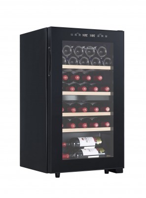 Двухзонный винный шкаф, LaSommeliere модель SLS32DZBLACK Двухзонный винный шкаф La Sommeliere SLS32DZBLACK предназначен для размещения 32 бутылок (типа Бордо). В двух независимых температурных отсеках можно хранить различные сорта вин. 
Современный и компактный, SLS32DZBLACK защищает ваши вина с помощью дверцы из закаленного стекла, анти-УФ-обработки и украшает ваши бутылки внутренней светодиодной подсветкой. Внешний вид All Black и полностью стеклянная дверь делают его настоящим декоративным объектом.
Доведите свои вина до температуры дегустации, чтобы в полной мере насладиться всеми их ароматами. Благодаря 2 температурным зонам с независимой регулировкой вы можете доводить до дегустационной температуры несколько сортов вина.
Храните свои вина на полках из натурального дерева; эргономичные они специально разработаны для размещения ваших бутылок вина типа бордо 750мл); съемные, они адаптируются к вашим потребностям.