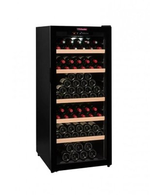 Монотемпературный шкаф, LaSommeliere модель CTV178 Монотемпературный винный шкаф La Sommeliere CTV178 на 165 бутылок (типа Бордо) предназначен для длительного хранения вина. Шкаф оборудован стеклянной дверью с АУФ-тонировкой, которая защищает вина от солнечного света, и практичной внутренней светодиодной подсветкой, облегчающей поиск бутылок.