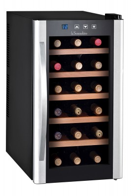 Монотемпературный винный шкаф, LaSommeliere модель LS18KB Монотемпературный винный шкаф La Sommeliere LS18KB, рассчитанный на 18 бутылок (типа Бордо) может быть удачно вписан в любой интерьер. Прозрачная дверца способствует эффектной демонстрации вашей винной коллекции, а практичные полки помогают с удобством разместить бутылки.