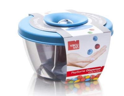 Емкость для хранения орешков, конфет, мармелада VacuVin PopSome 0,45 л, голубая,блистер, арт.2830760 Емкость VacuVin – удобный порционный дозатор для орешков, мармелада, драже. Яркая крышка с запатентованной системой герметичного закрытия «Оксилок» гарантирует плотное закрытие. Потяните горлышко гибкой крышки вверх до хлопка и откроется небольшое отверстие, через которое можно отсыпать порцию, не касаясь всего содержимого. Емкость отлично подойдет для вечеринок. Если емкость VacuVin случайно упадет, ее содержимое не рассыплется. Емкость получила в 2010 году премию на выставке промышленного дизайна и вышла в финал конкурса «Дизайн товаров для дома 2011».
Емкость VacuVin для хранения орешков, конфет, мармелада
- гигиенична
- оснащена запатентованной системой «Оксилок», которая обеспечивает герметичное закрытие
- имеет практичный диспенсер
- можно мыть в посудомоечной машине.
Упаковка - блистер.
