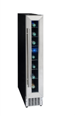 Монотемпературный шкаф Climadiff, модель CLE7 Монотемпературный винный шкаф Climadiff CL7 рассчитан на 7 бутылок (типа Бордо). Благодаря небольшим размерам шкаф с лёгкостью вписывается в самые скромные уголки кухни или гостиной. Дверца из стекла с АУФ-тонировкой надёжно защищает напитки от солнечного света.
Модель имеет увеличенный нижний отсек для хранения бутылок с игристыми винами.